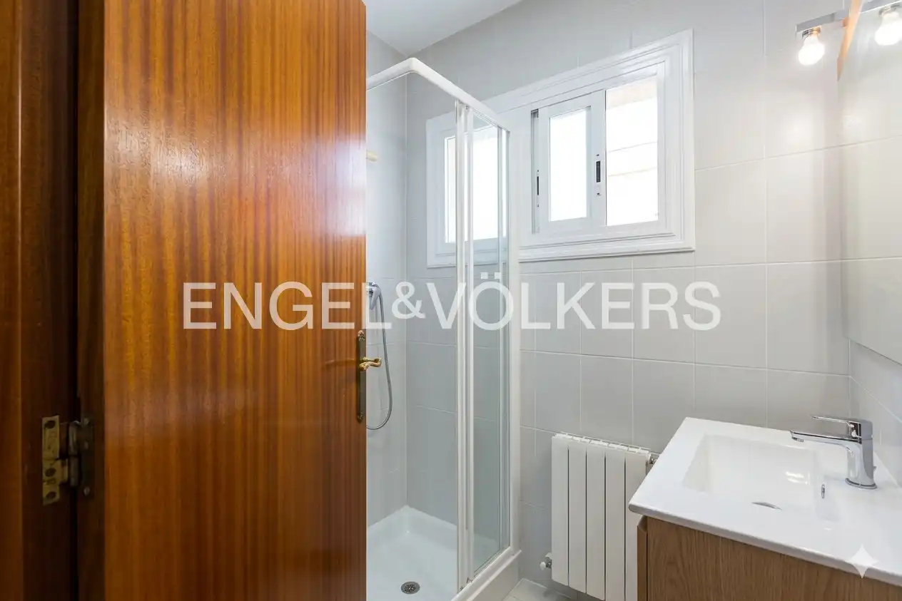 Bathroom of Houses for sale in Vilanova i la Geltrú  with Air Conditioner, Heating and Private garden