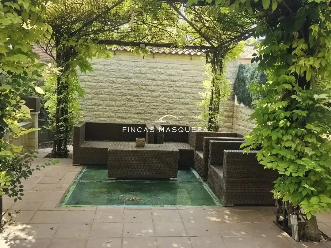 Casa con jardín en venta en Carrer Piera 0, imagen 2