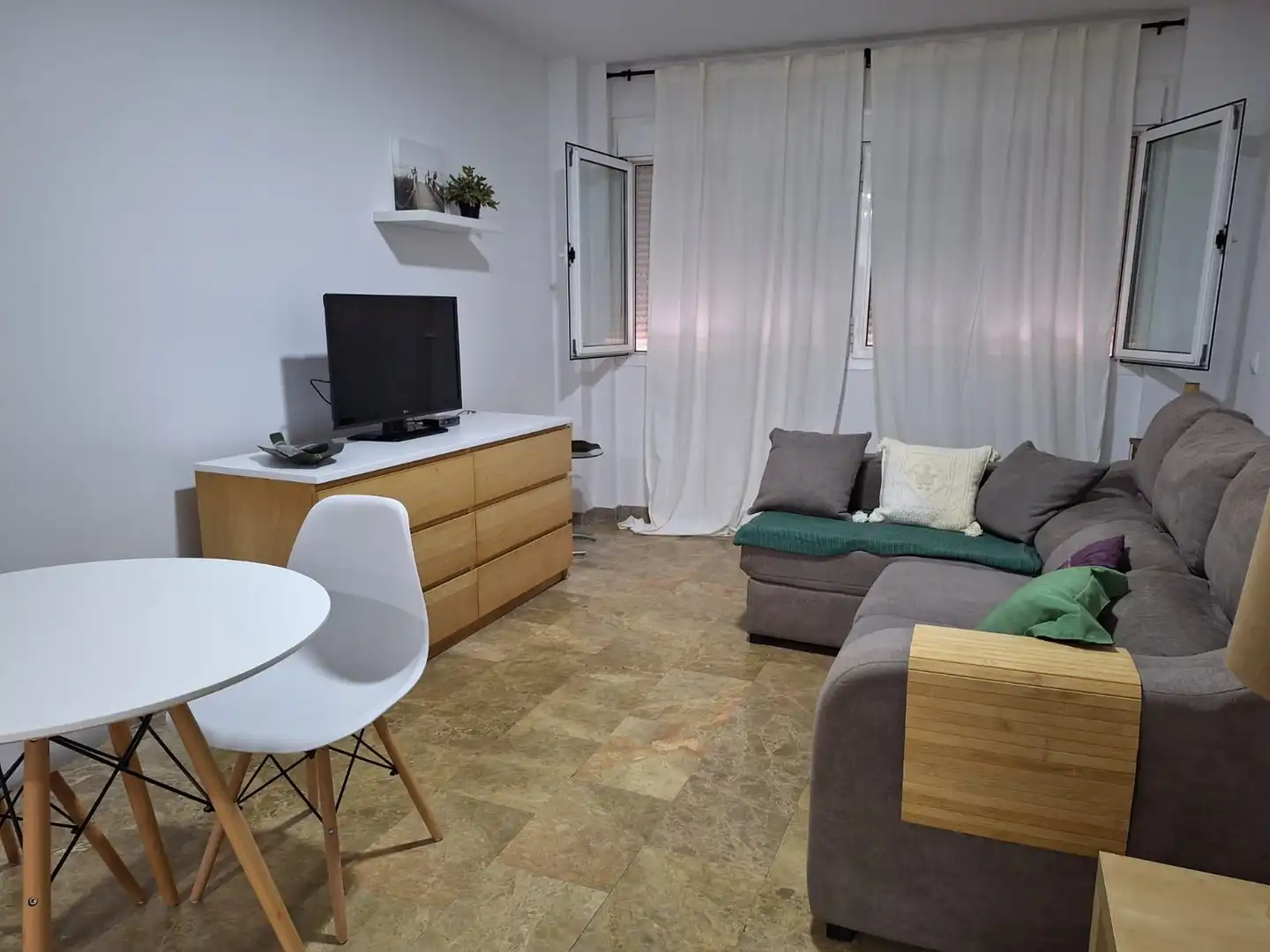 Appartamento con ascensore in affitto a Calle Gibraltar, imagen 3