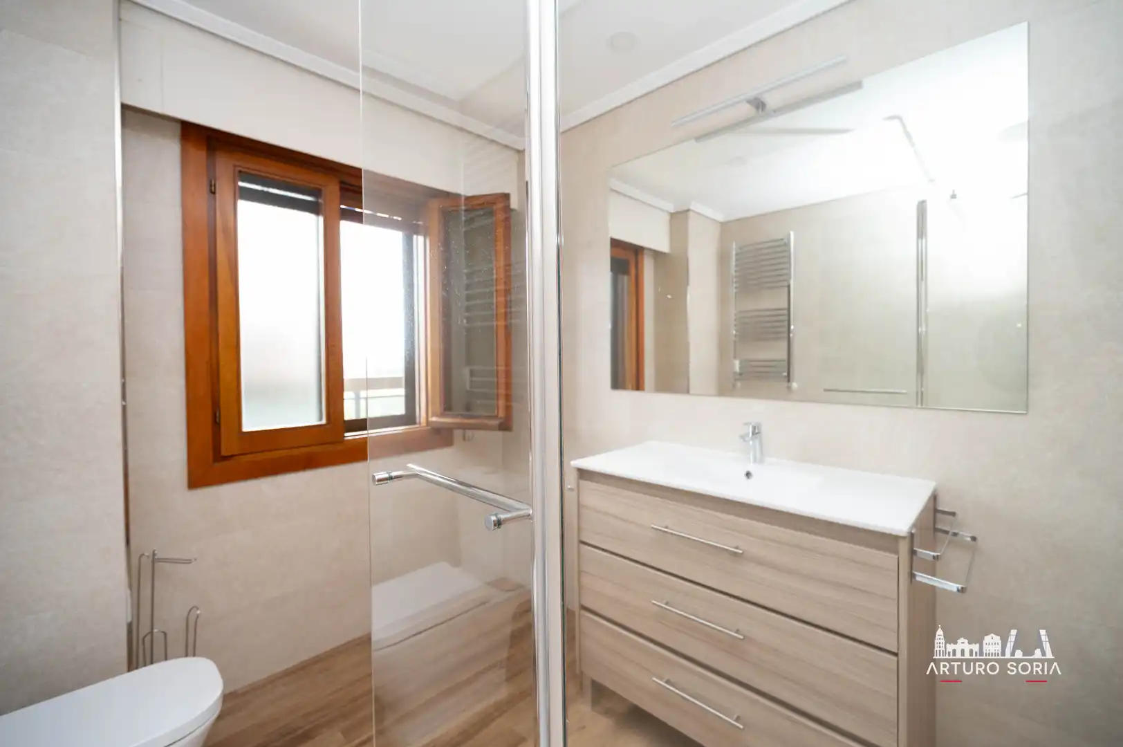 Baño de Piso de alquiler en Madrid con Aire acondicionado y Piscina comunitaria