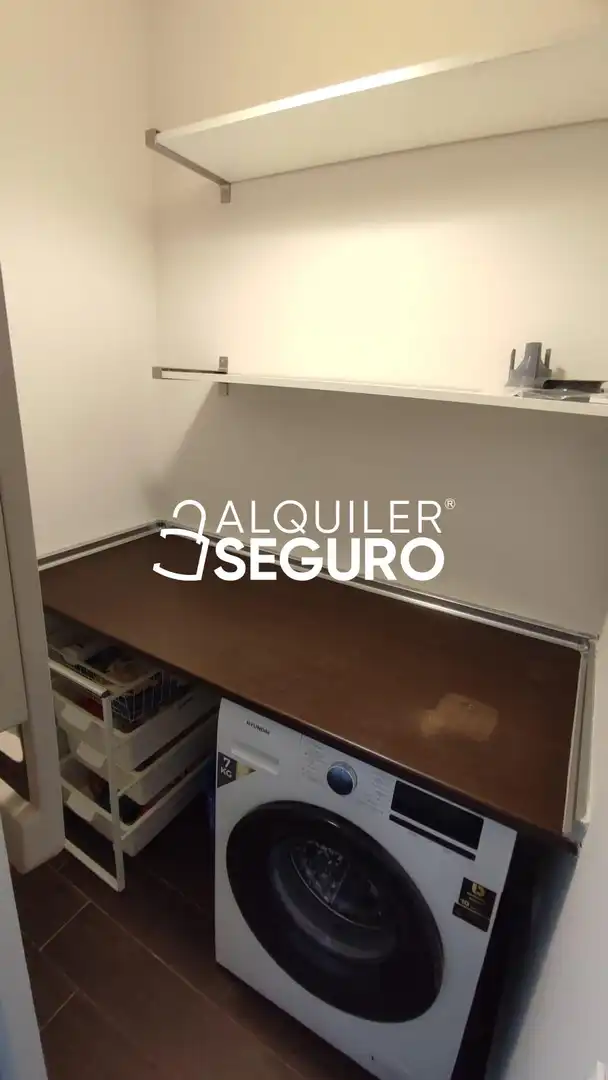 Flat for rent in Madrid  with Heating, Storage room and Furnished