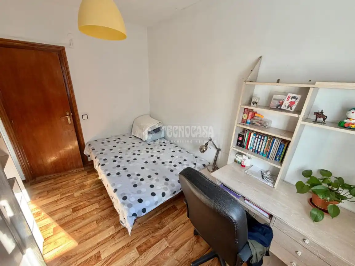 Bedroom of Flat for sale in Madrid