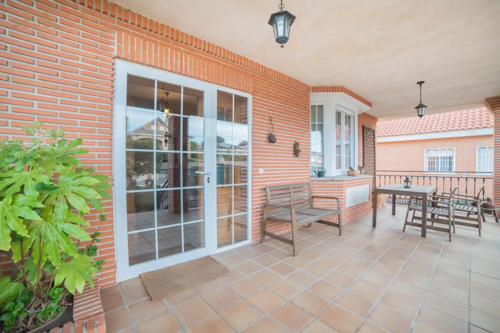 Terrassa de Casa o xalet en venda en Sevilla la Nueva amb Calefacció, Jardí privat i Terrassa