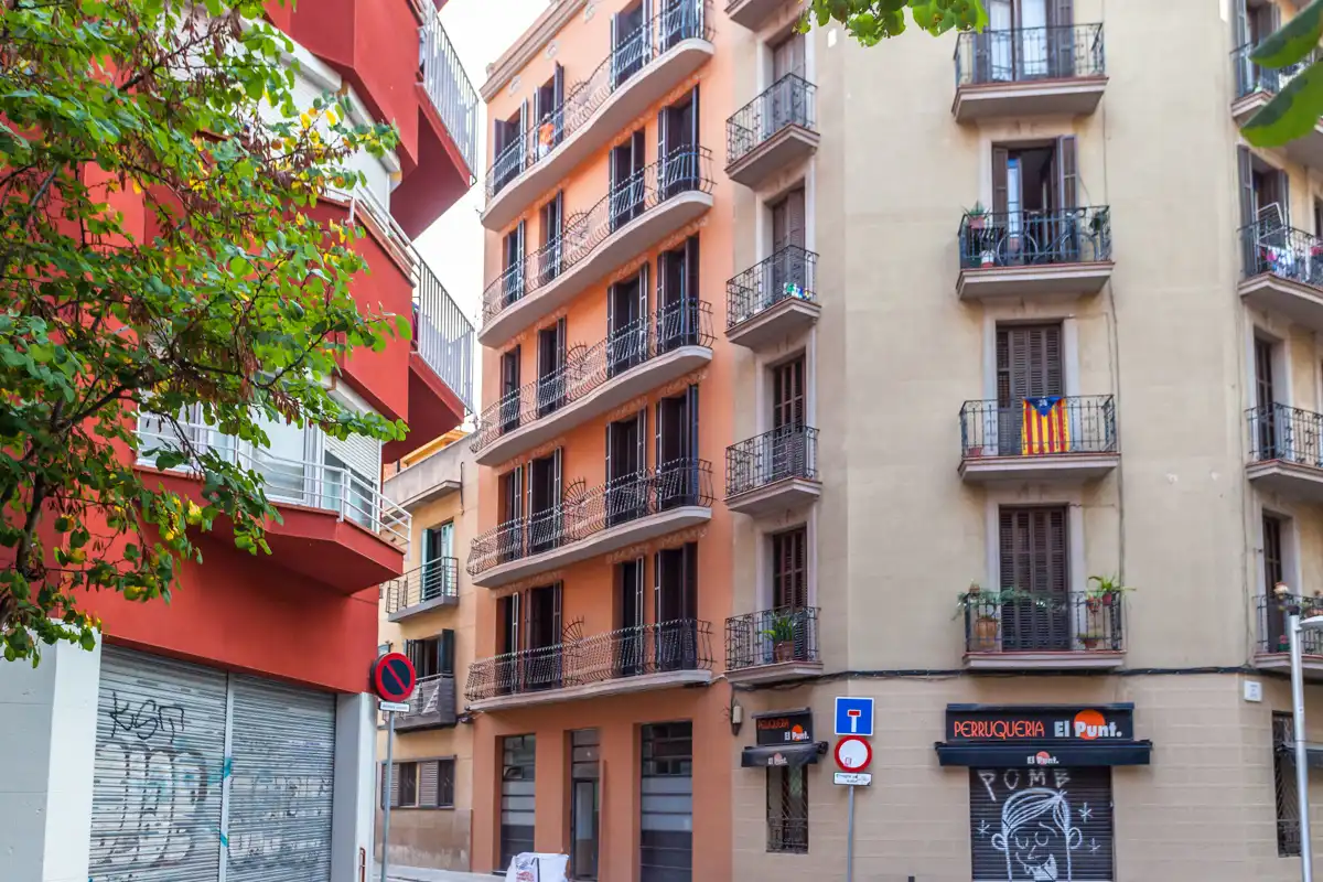 Vista exterior de Planta baixa en venda en Barcelona amb Terrassa, Traster i Balcó