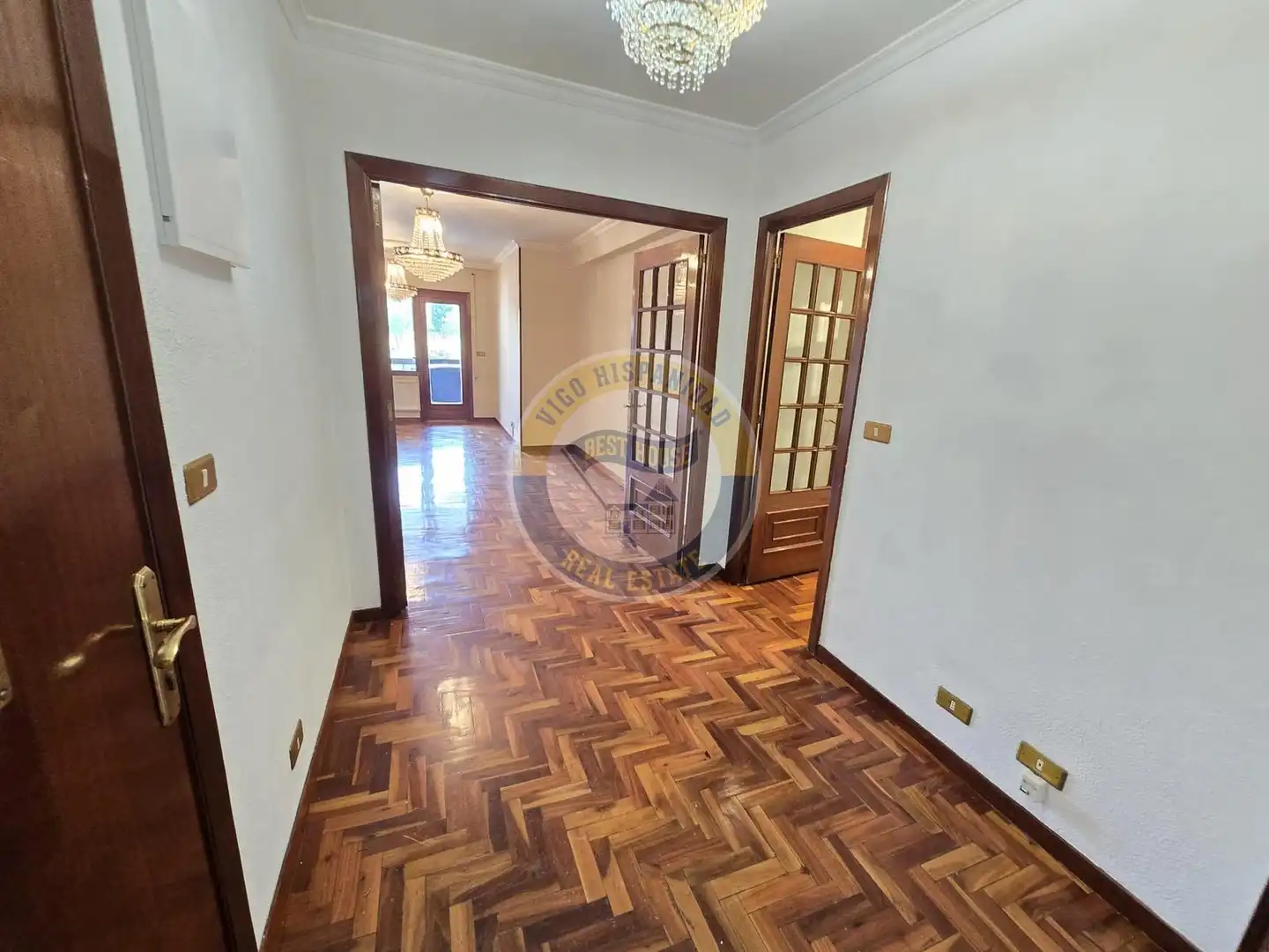 Piso de alquiler en Vigo  con Calefacción, Parquet y Balcón