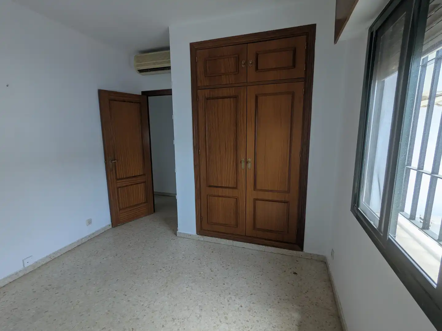 Habitación de Casa adosada en venta en Sevilla con Balcón