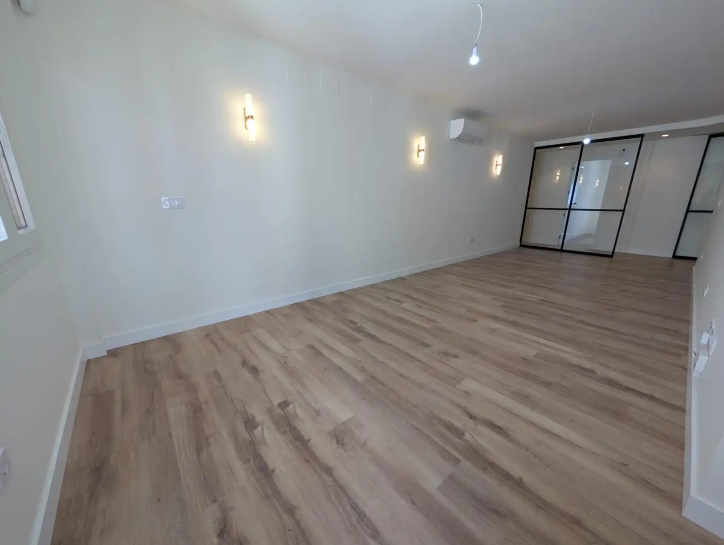 Wohnung zur Miete in Sevilla mit Klimaanlage, Heizung und Balkon