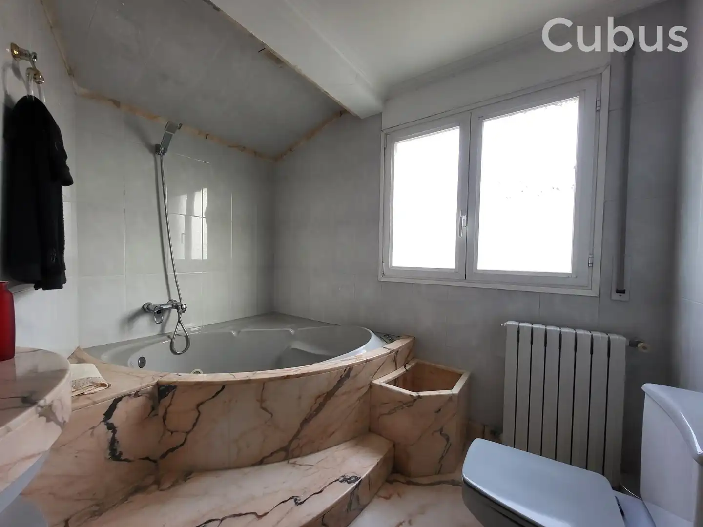 Bathroom of Houses for sale in Olot  with Air Conditioner, Heating and Terrace