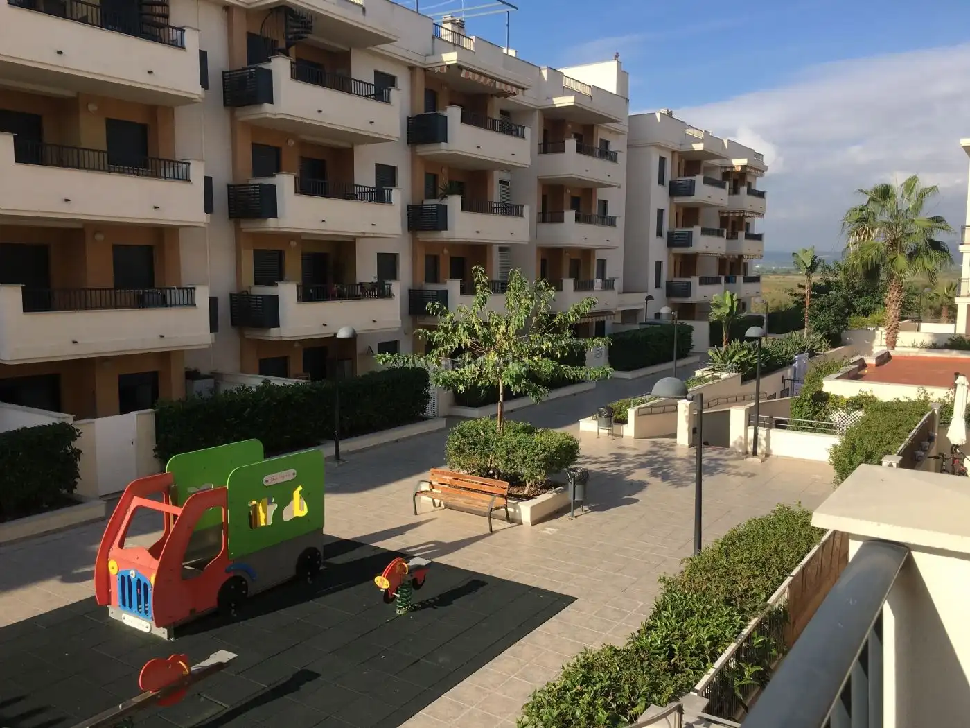 Apartament amb piscina en venda a V-02 85