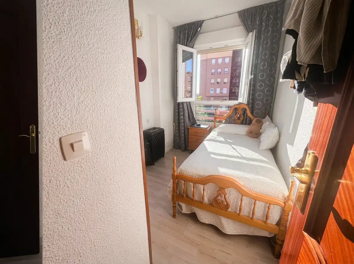 Habitación de Piso en venta en Madrid con Terraza