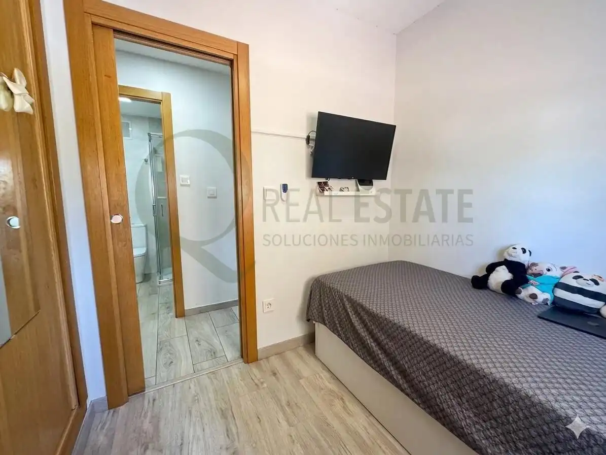 Schlafzimmer von Erdgeschoss zum Verkauf in Alicante / Alacant mit Klimaanlage, Heizung und Privatgarten