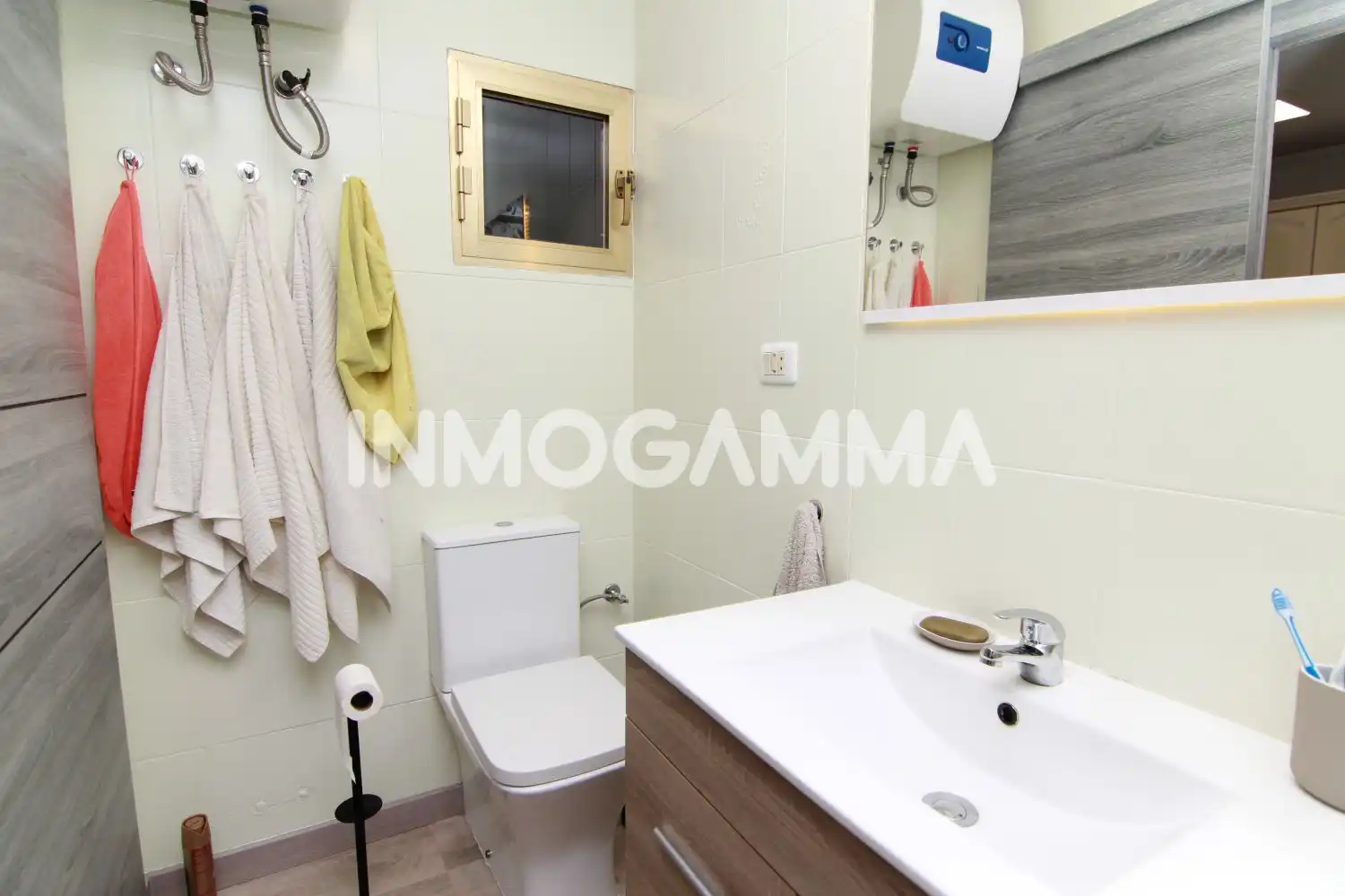 Baño de Piso en venta en Cullera con Aire acondicionado, Parquet y Balcón