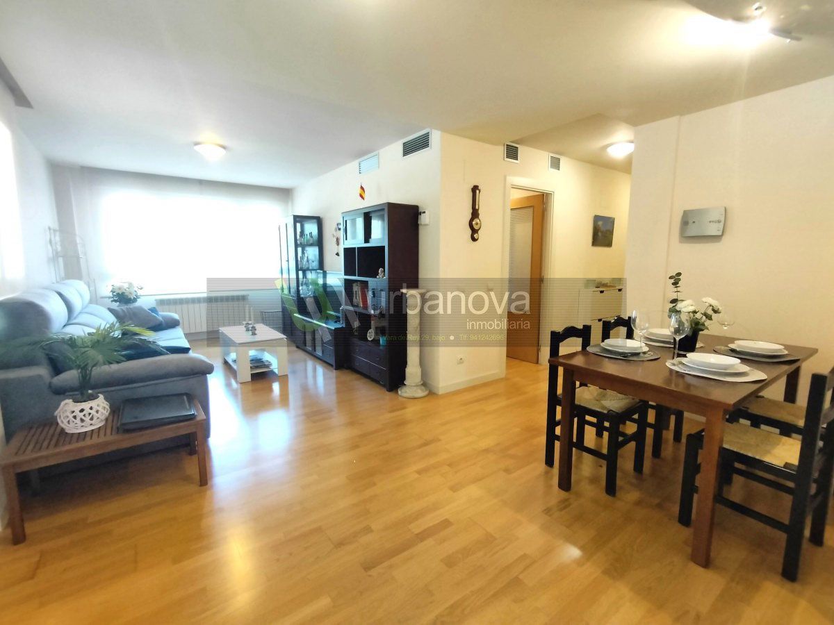 Sala d'estar de Estudi en venda en  Logroño amb Aire condicionat, Calefacció i Parquet