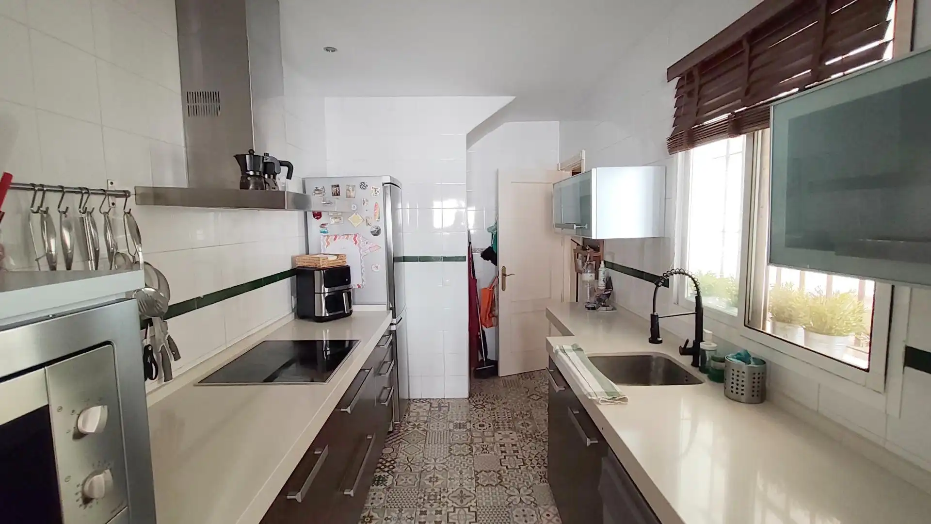Cuina de Casa adosada en venda en Puerto Real amb Aire condicionat, Jardí privat i Terrassa