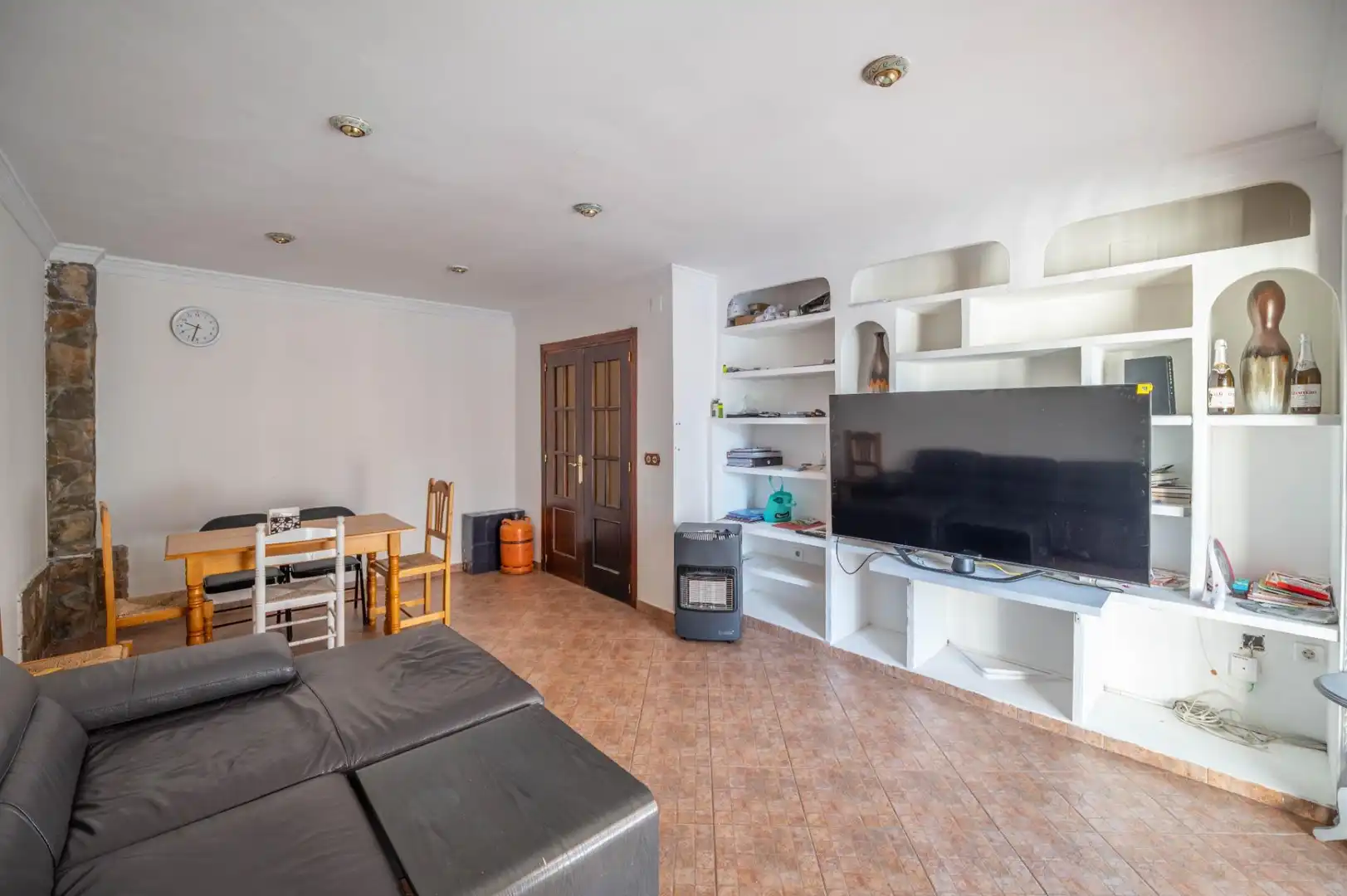 Sala d'estar de Casa o xalet en venda en Las Gabias amb Aire condicionat i Balcó
