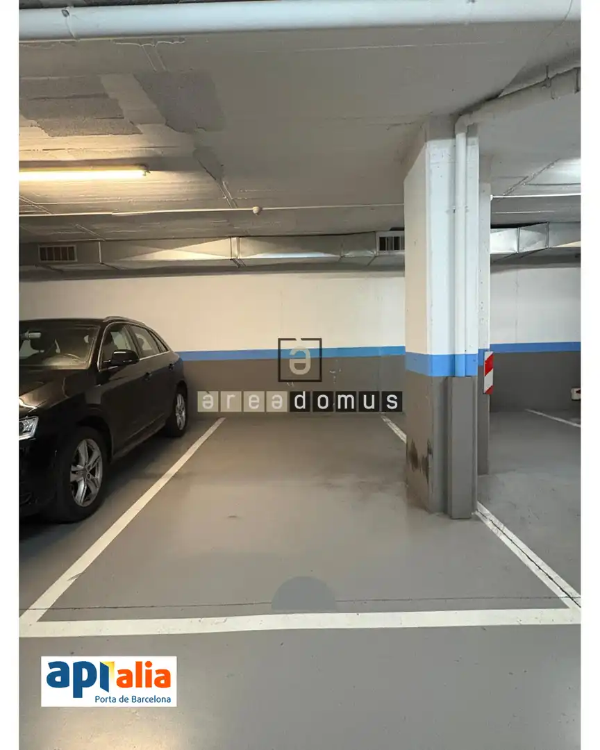 Parking de Piso en venta en Sant Feliu de Llobregat con Calefacción, Jardín privado y Trastero