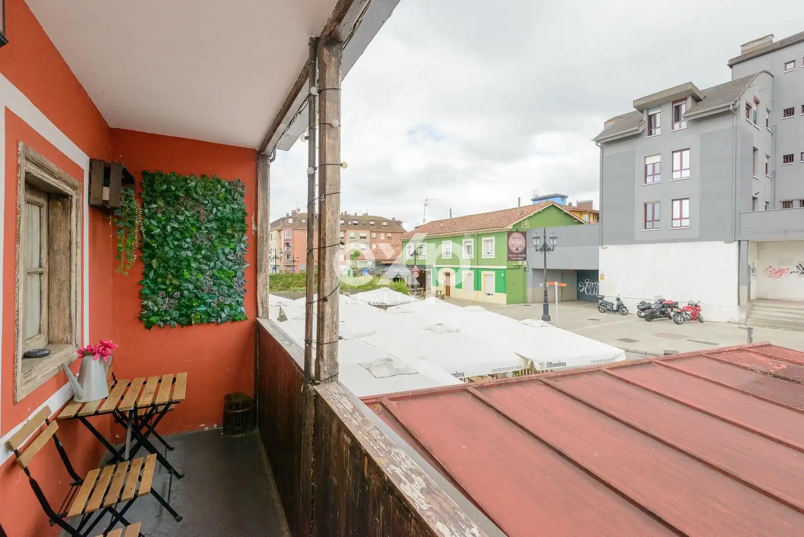 Terrassa de Local de lloguer en Oviedo  amb Moblat