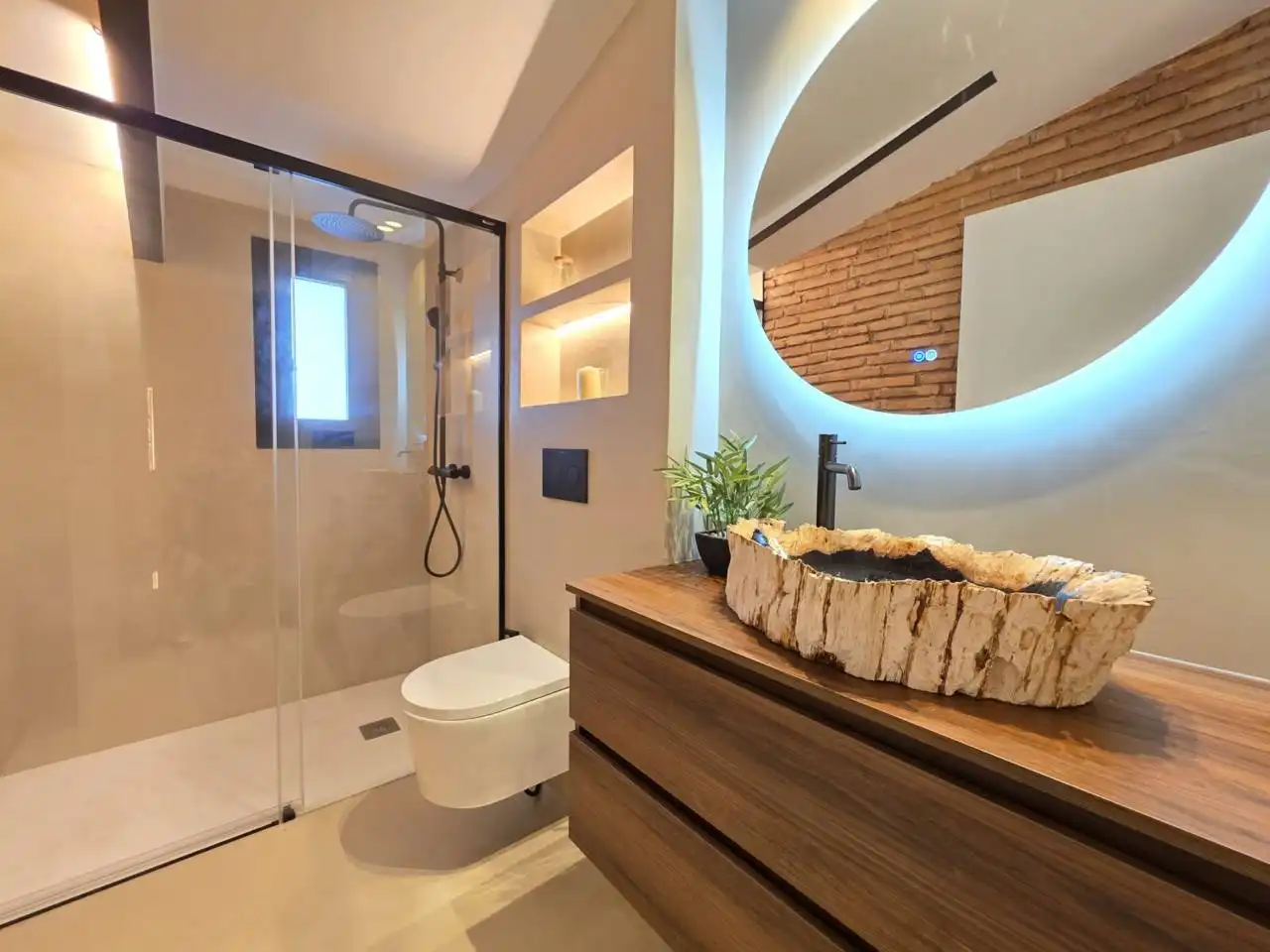 Bathroom of Duplexes for sale in Barcelona  with Air Conditioner, Heating and Parquet flooring