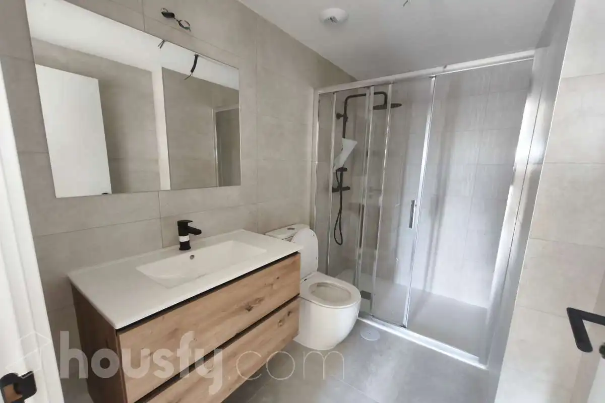 Baño de Piso de alquiler en Madrid con Aire acondicionado, Calefacción y Parquet