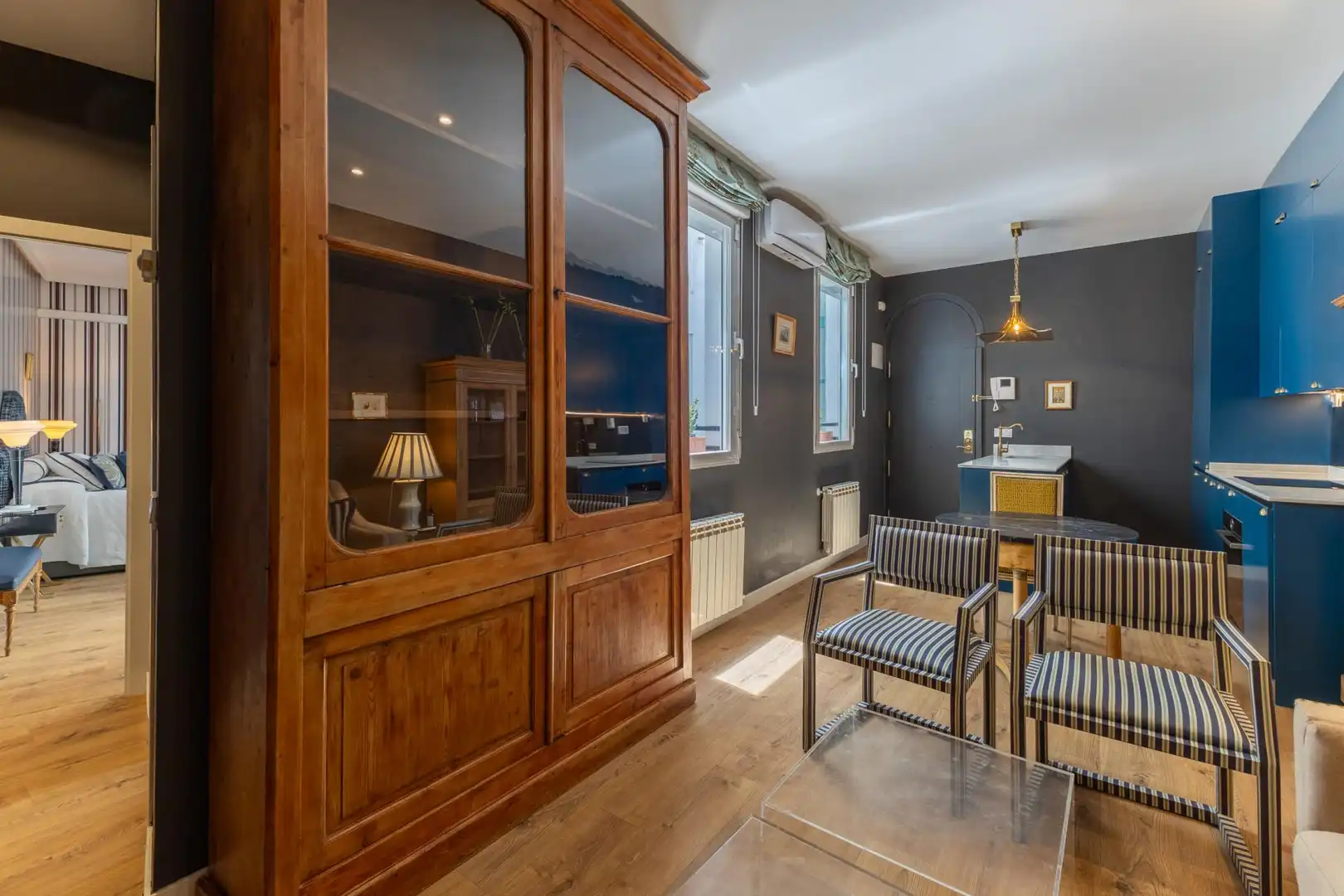 Menjador de Apartament de lloguer en Madrid amb Aire condicionat, Calefacció i Moblat
