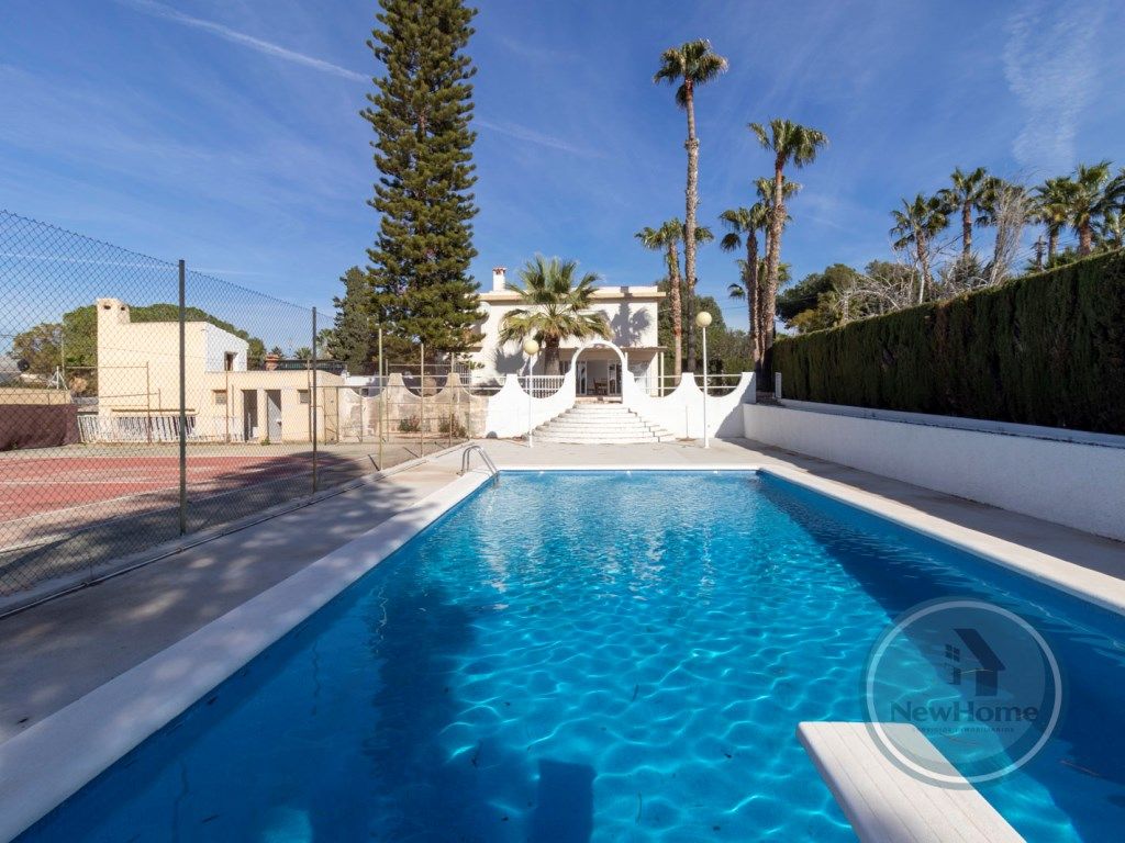 Piscina de Casa o xalet en venda en Elche / Elx amb Aire condicionat, Jardí privat i Terrassa