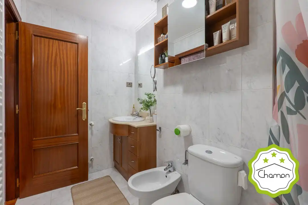 Badezimmer von Wohnung zum Verkauf in Bilbao  mit Heizung, Privatgarten und Abstellraum