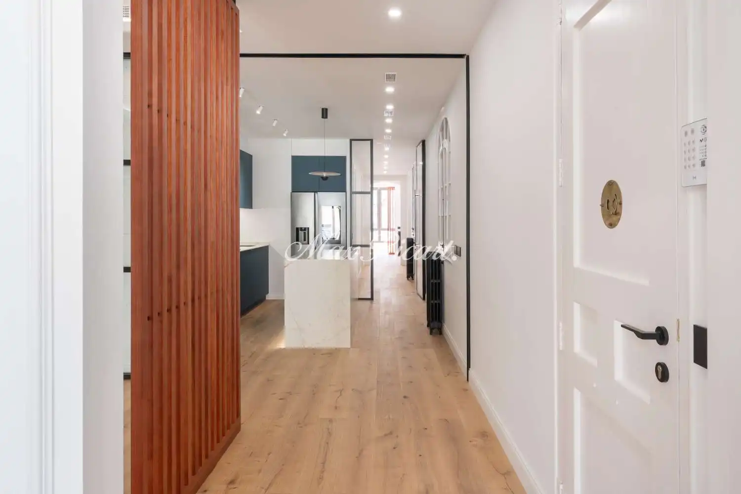 Wohnung zum Verkauf in Barcelona mit Klimaanlage, Heizung und Balkon