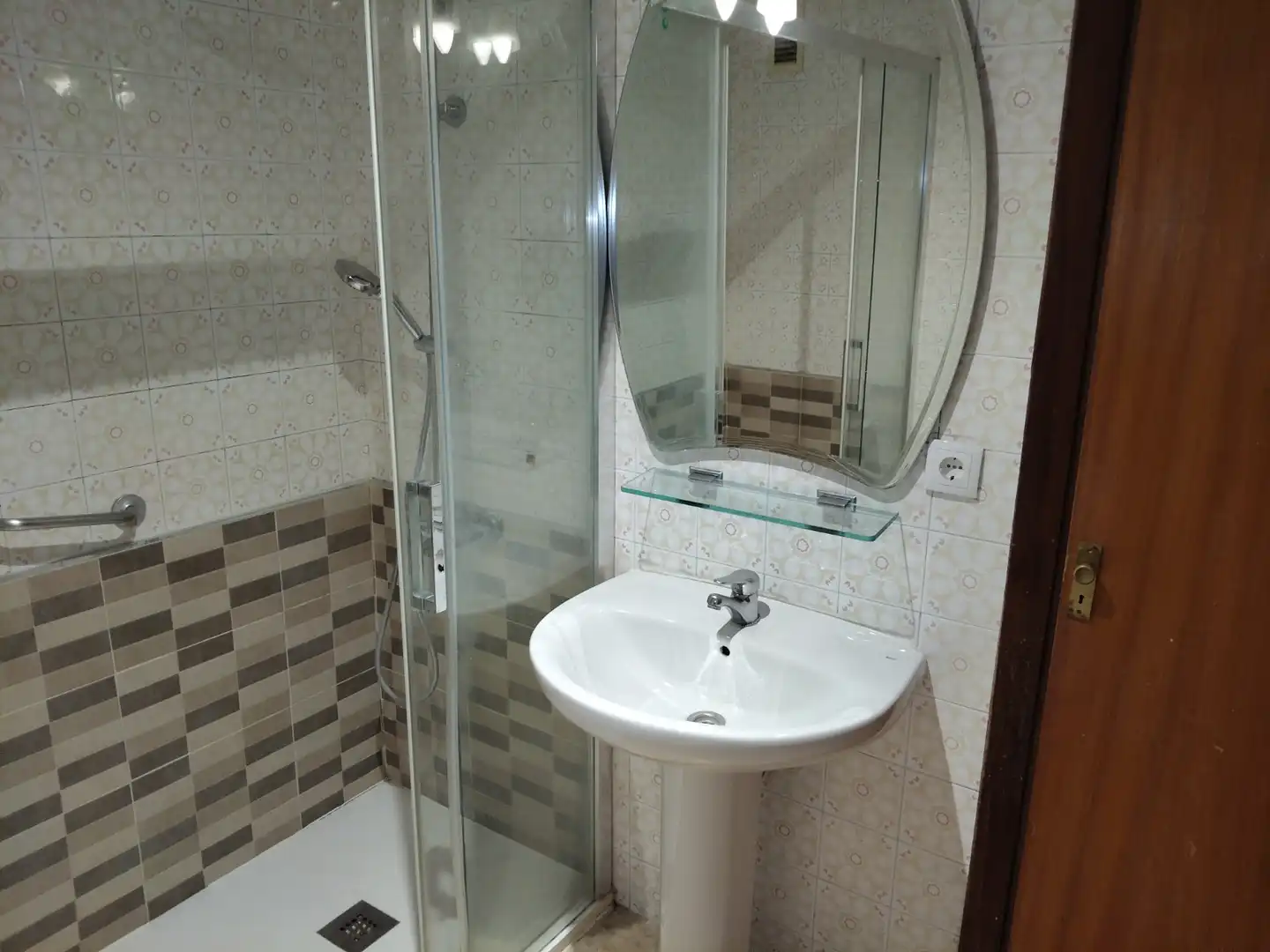 Bathroom of Flat for sale in Zaragoza  with Heating, Parquet flooring and Terrace