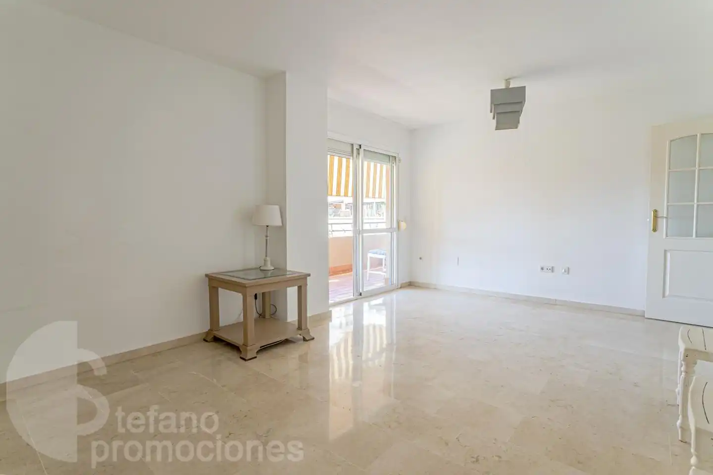 Sala de estar de Piso en venta en Málaga con Aire acondicionado, Terraza y Piscina comunitaria