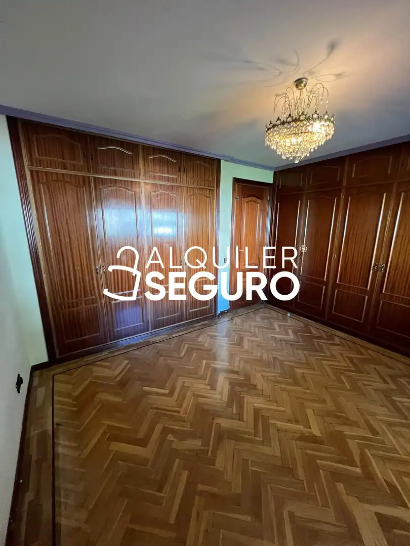Schlafzimmer von Wohnung zur Miete in Madrid mit Klimaanlage, Heizung und Terrasse
