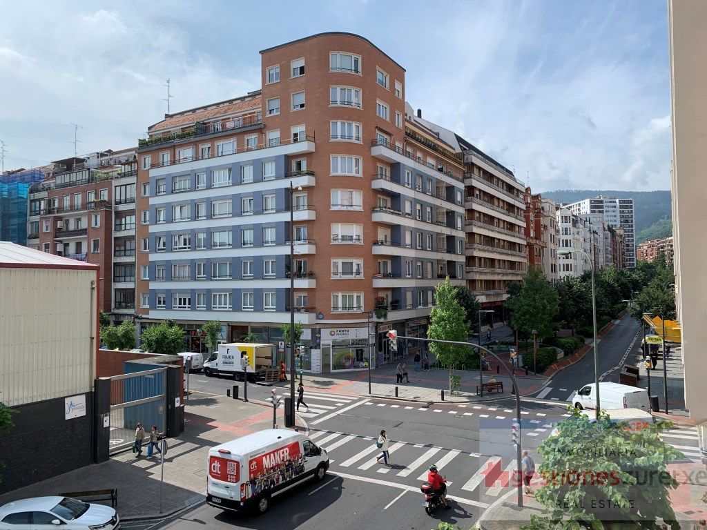 Pis de lloguer a Calle Diaz De Haro Maria, Sabino Arana - Jesuitas