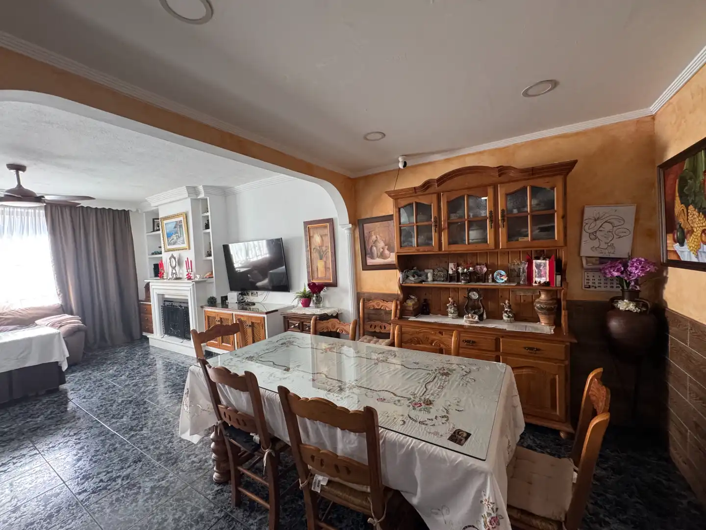 Menjador de Casa adosada en venda en Mijas amb Aire condicionat, Calefacció i Jardí privat
