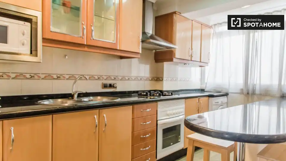 Cocina de Piso de alquiler en Valencia con Aire acondicionado, Calefacción y Amueblado