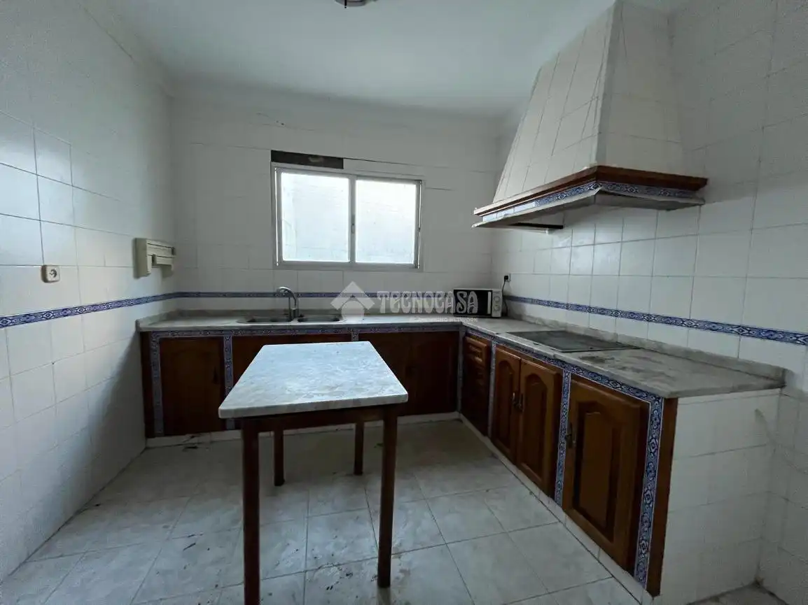 Cuina de Casa o xalet en venda en Carmona amb Aire condicionat i Alarma