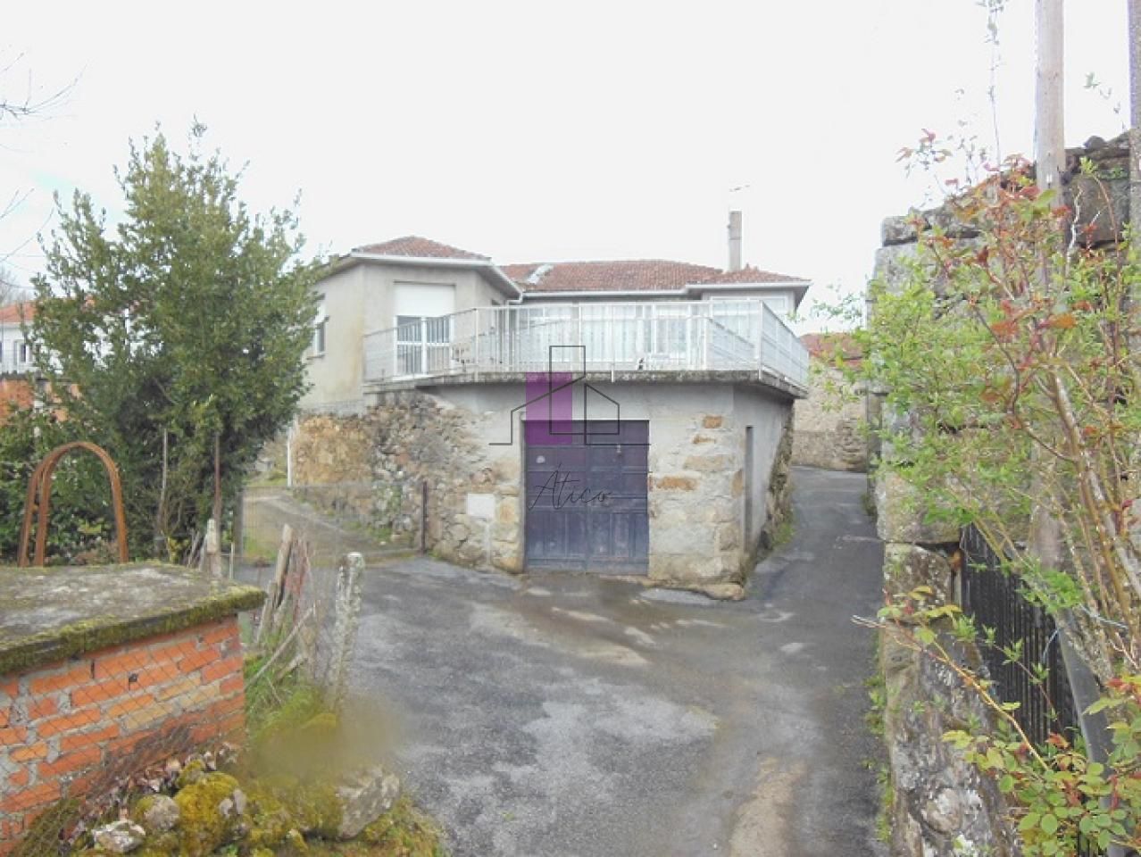 Vista exterior de Casa o xalet en venda en Cartelle amb Calefacció, Jardí privat i Terrassa