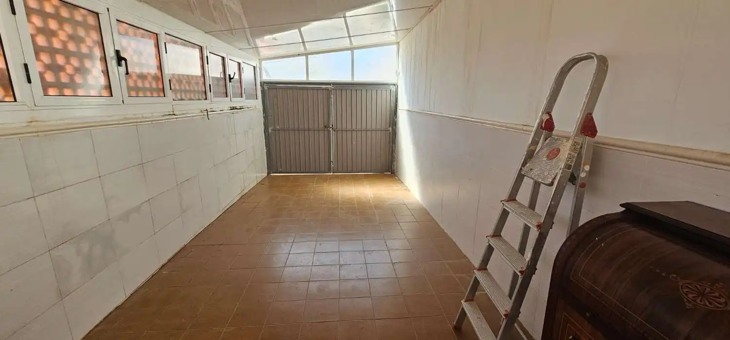 Einfamilien-Reihenhaus zum Verkauf in Torrevieja mit Terrasse, Möbliert und Alarm