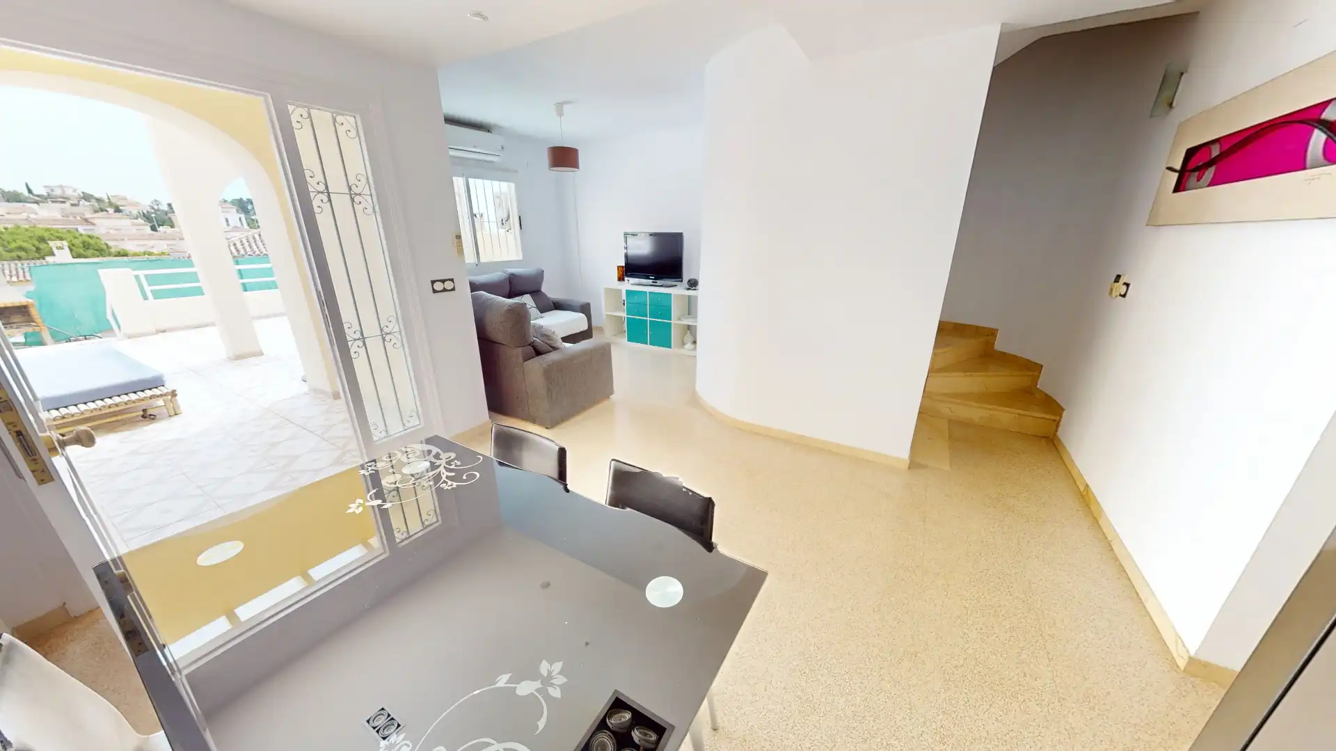 Einfamilien-Reihenhaus zum Verkauf in El Campello mit Klimaanlage, Privatgarten und Terrasse