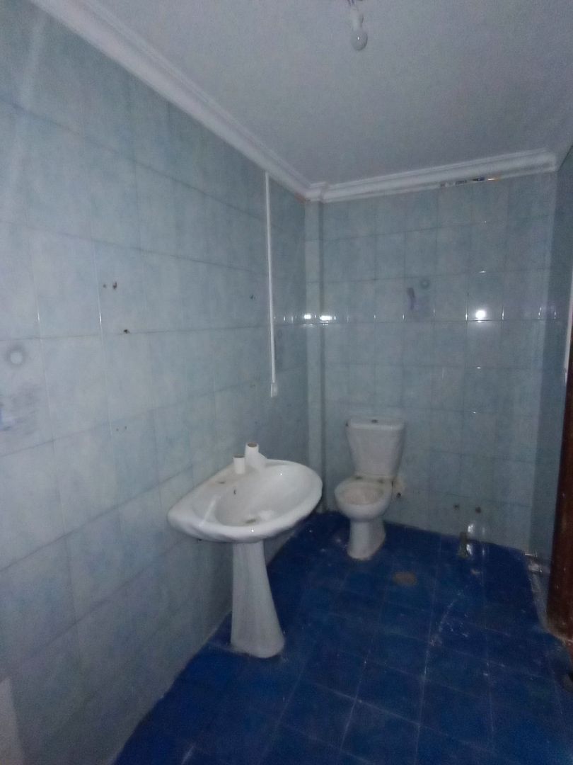 Bathroom of Flat for sale in  Sevilla Capital  with Terrace and Balcony
