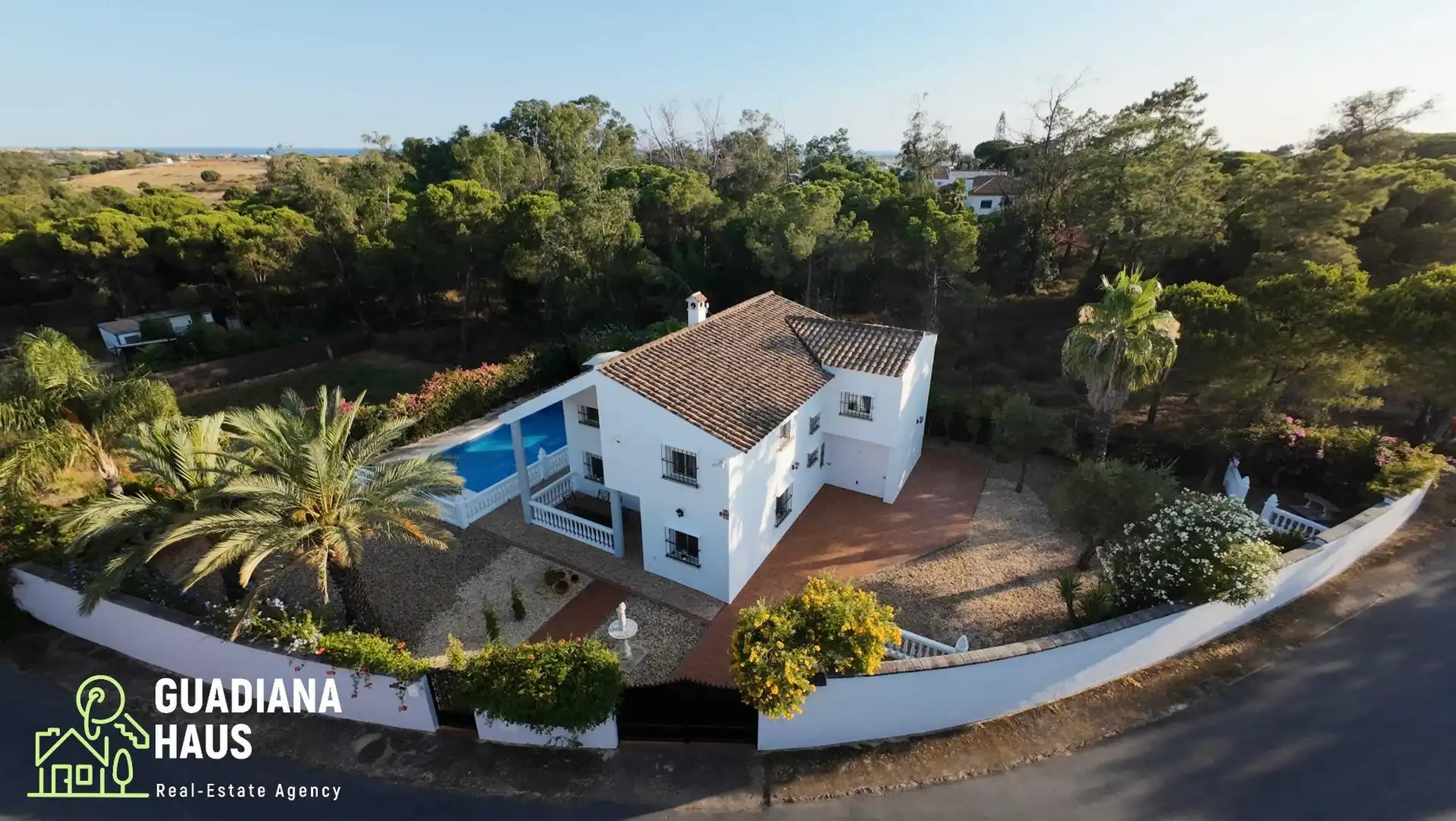 Exterior view of Houses for sale in Isla Cristina  with Air Conditioner, Heating and Private garden