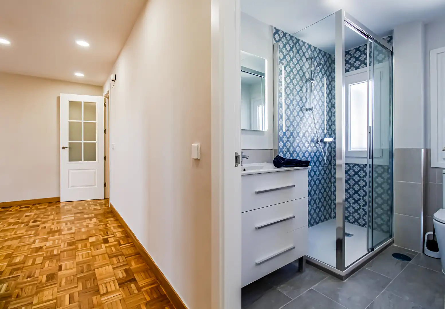 Bathroom of Flat for rent in Madrid  with Air Conditioner, Heating and Storage room