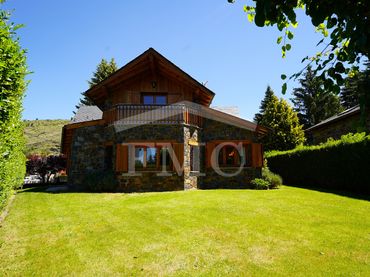Maison avec jardin à vendre à Carrer Santa Llogaia 4