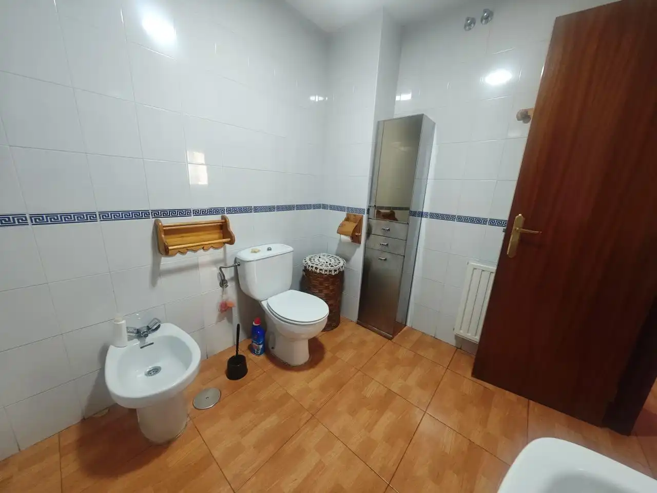 Baño de Piso en venta en Plasencia con Aire acondicionado, Terraza y Amueblado