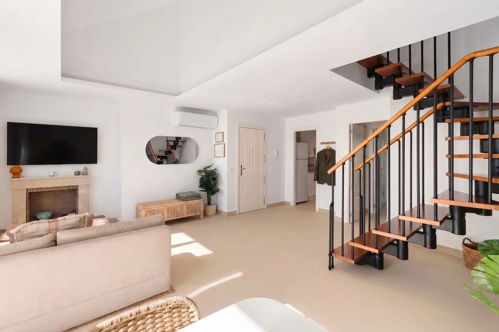 Wohnzimmer von Dachboden zum Verkauf in Marbella mit Klimaanlage, Terrasse und Abstellraum
