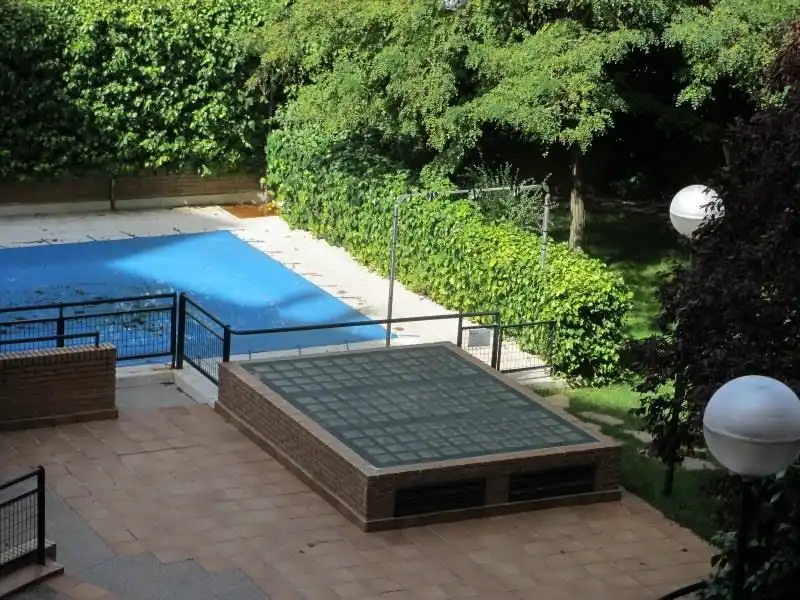 Schwimmbecken von Wohnung zur Miete in Madrid mit Klimaanlage, Heizung und Privatgarten