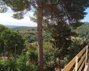 Vista exterior de Casa o xalet en venda en Santa Coloma de Cervelló amb Jardí privat i Piscina