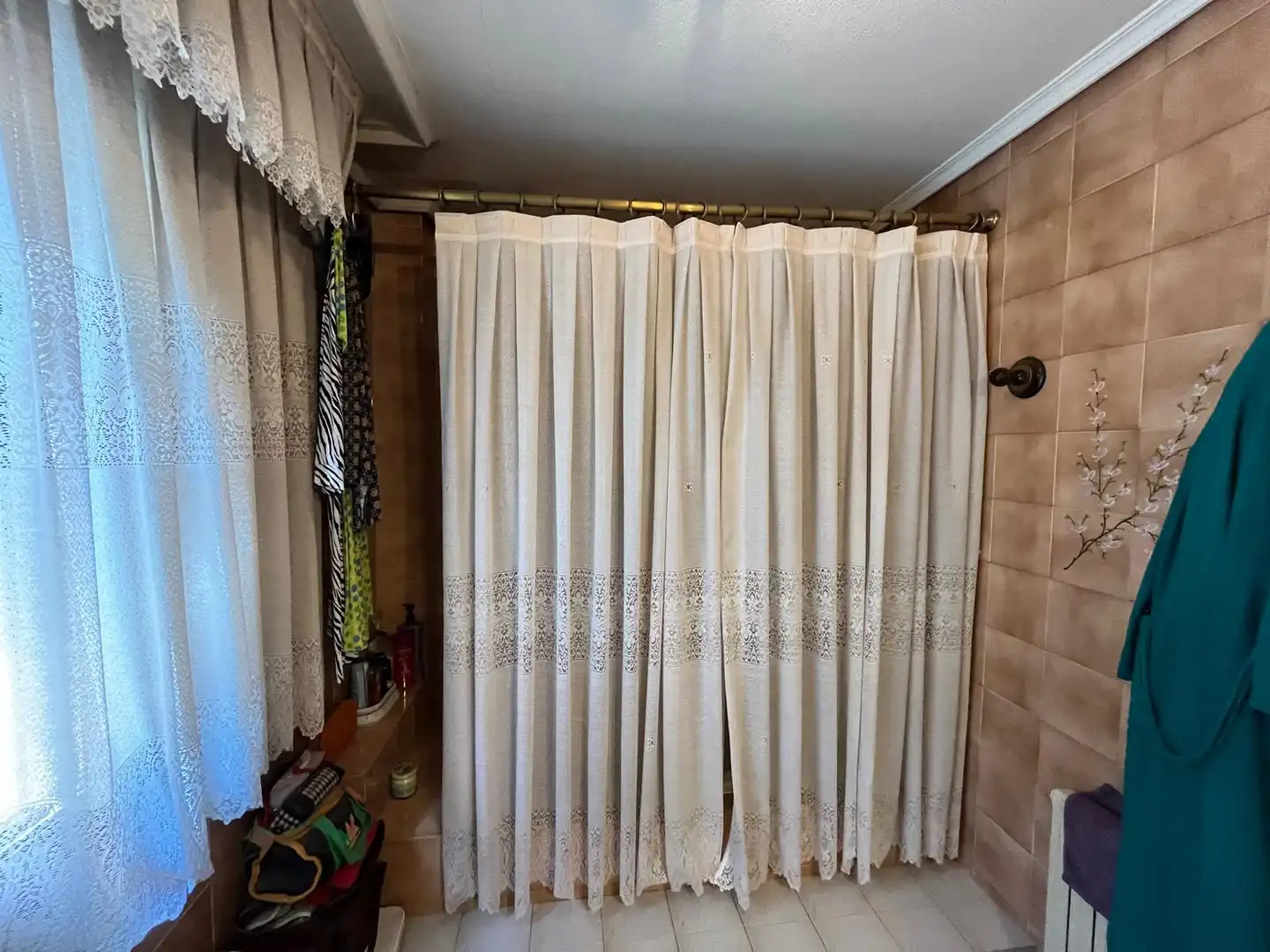 Dormitori de Casa o xalet en venda en Vigo  amb Calefacció, Jardí privat i Parquet