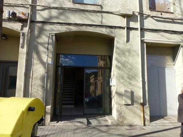 Vista exterior de Local en venda en Olot