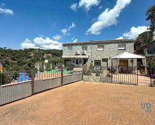Vista exterior de Casa o xalet en venda en Terrassa amb Aire condicionat, Calefacció i Piscina