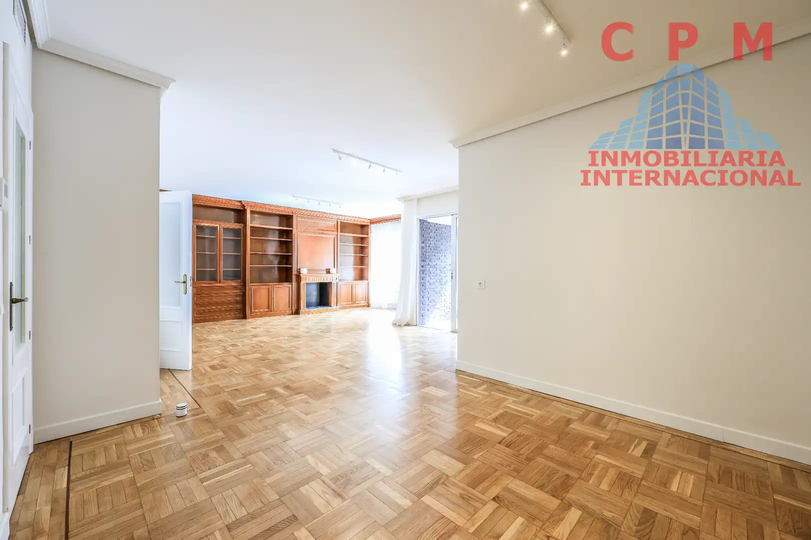 Living room of Flat for rent in Madrid  with Air Conditioner, Heating and Parquet flooring