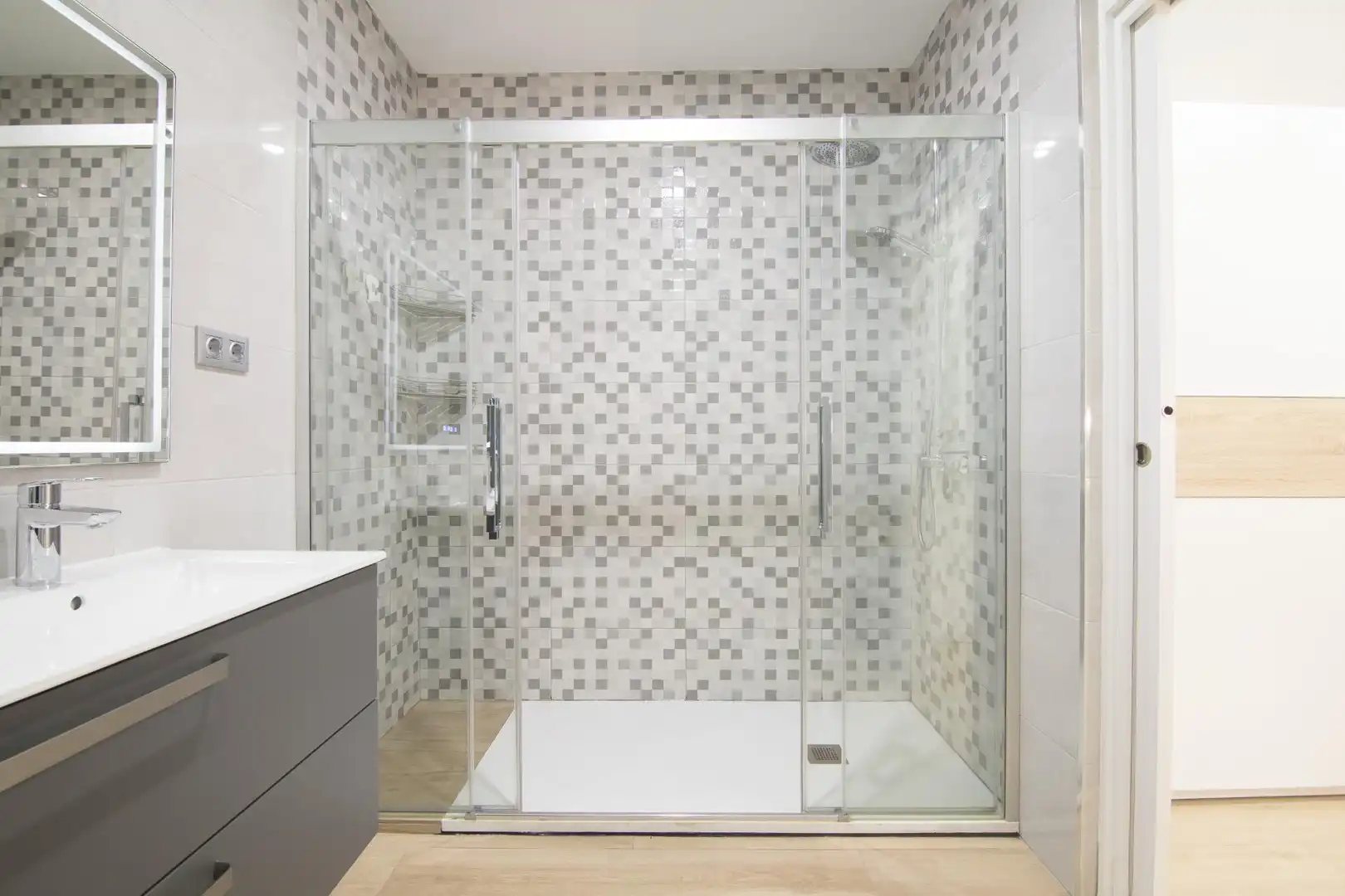 Badezimmer von Erdgeschoss zum Verkauf in Elche / Elx mit Heizung und Terrasse